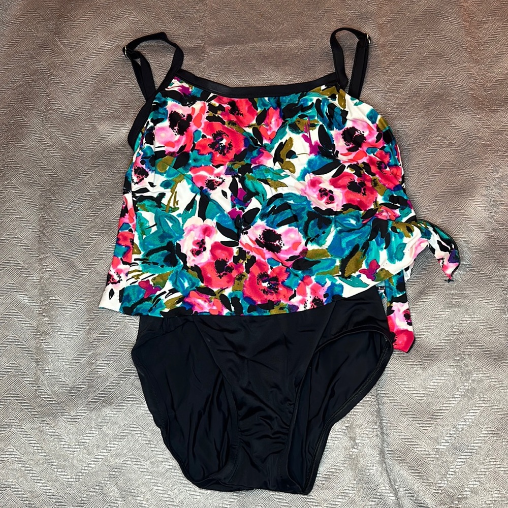 Maxine of Hollywood one piece swim wear NWOT Size 6